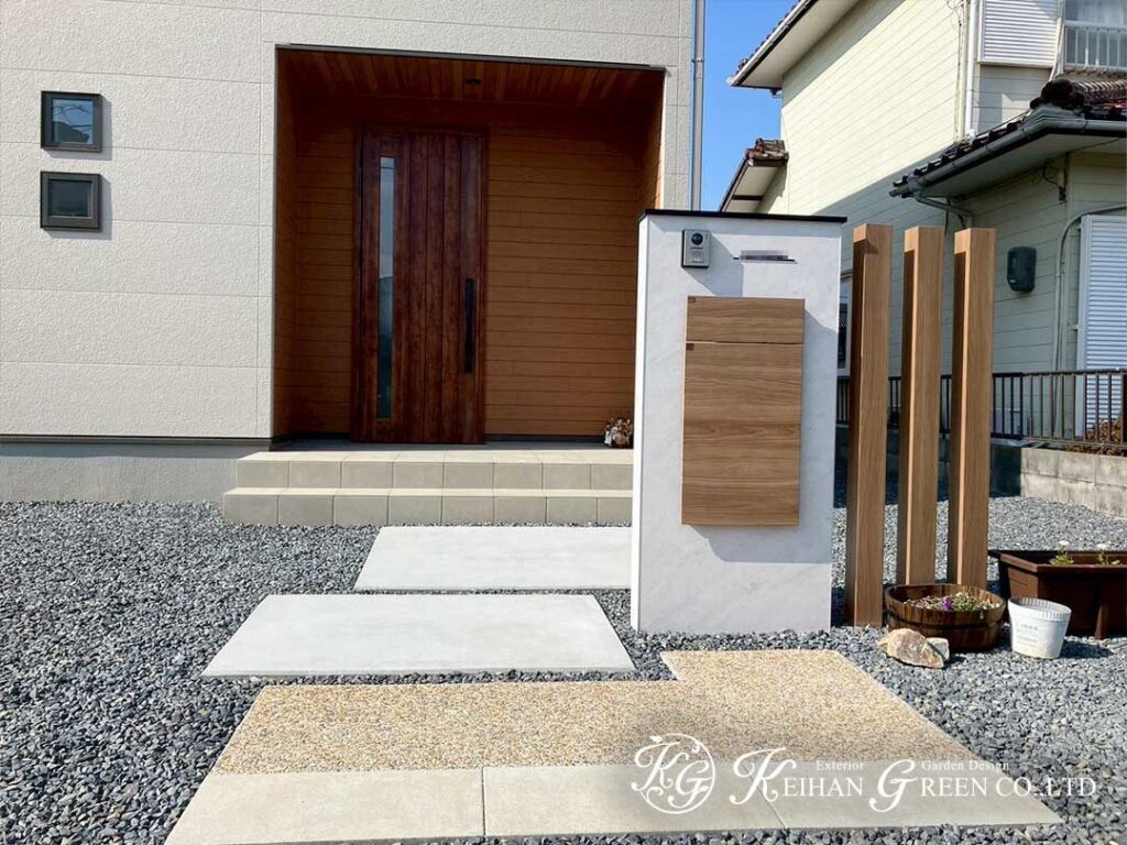 シンプルだからこそ心地いい、住まいの第一印象　野洲市