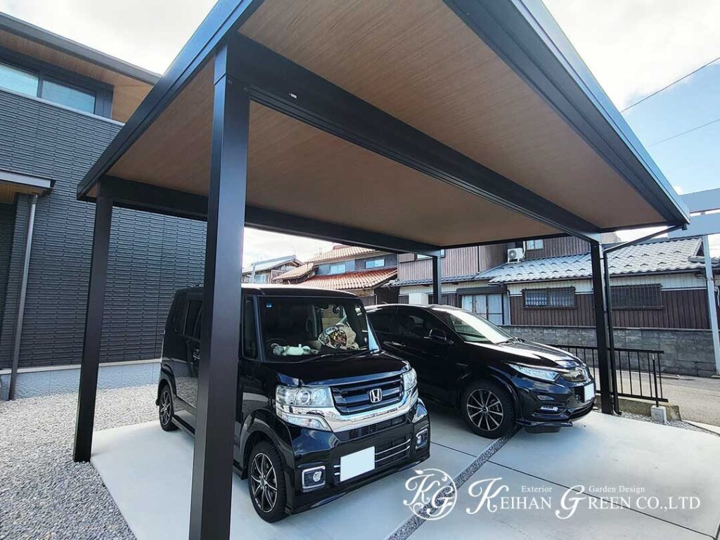 黒を基調に、やさしさを添えたシンプルモダンな外まわり　彦根市