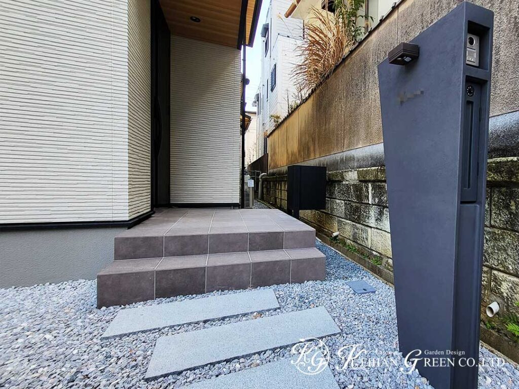 建物に調和する、落ち着いた外構デザイン　大津市