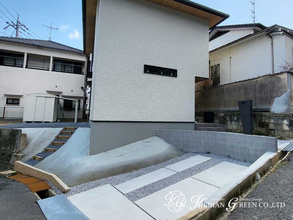 建物に調和する、落ち着いた外構デザイン　大津市