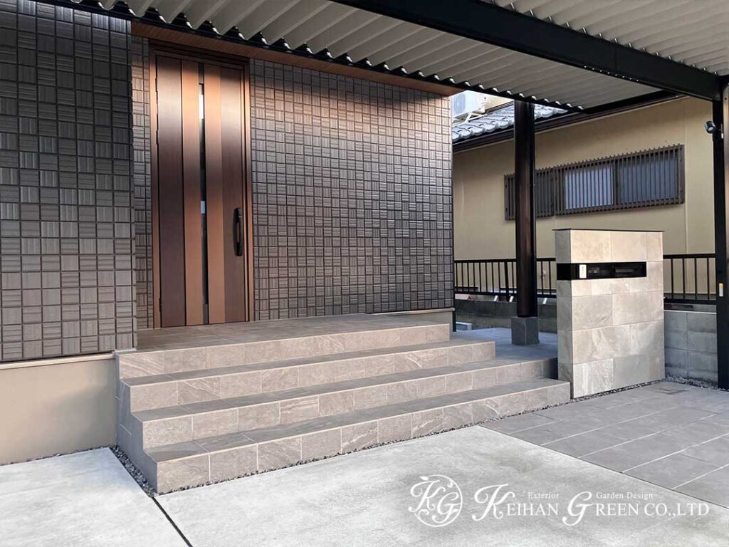 ブラックで引き締めた落ち着きのあるモダン外構　彦根市