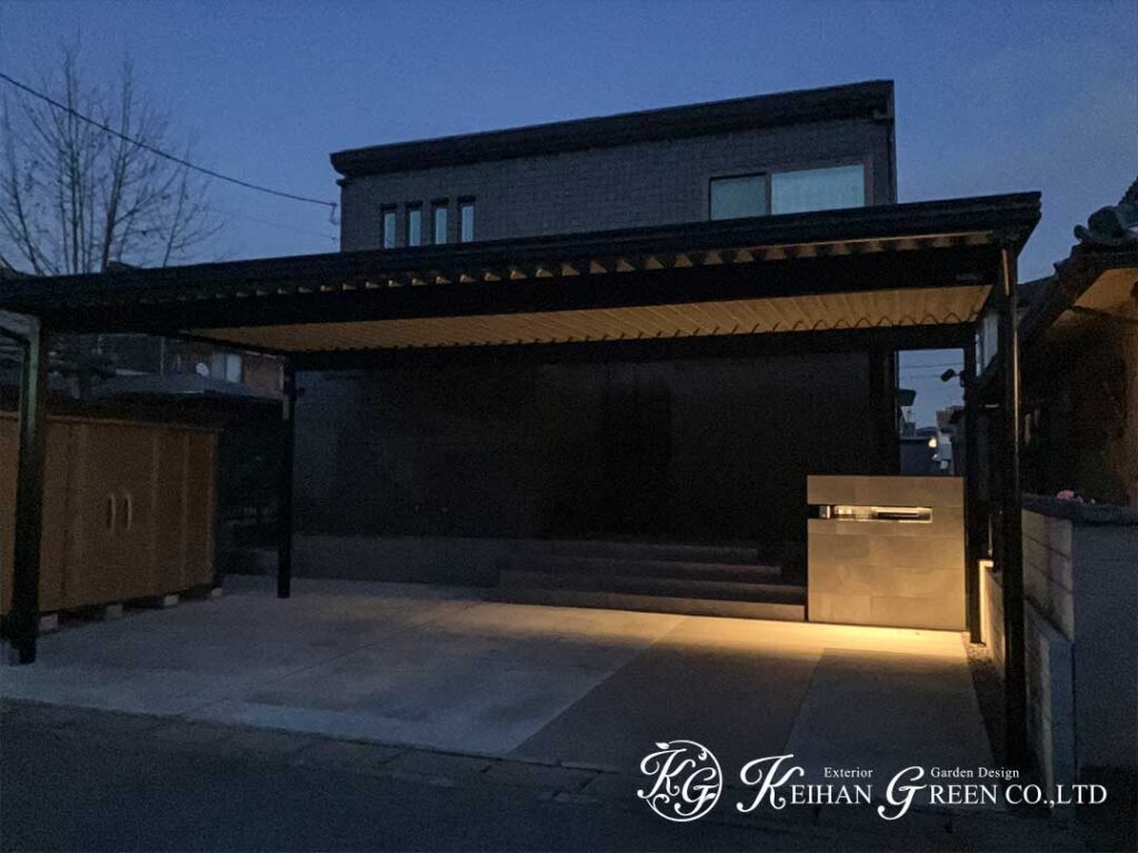 ブラックで引き締めた落ち着きのあるモダン外構　彦根市
