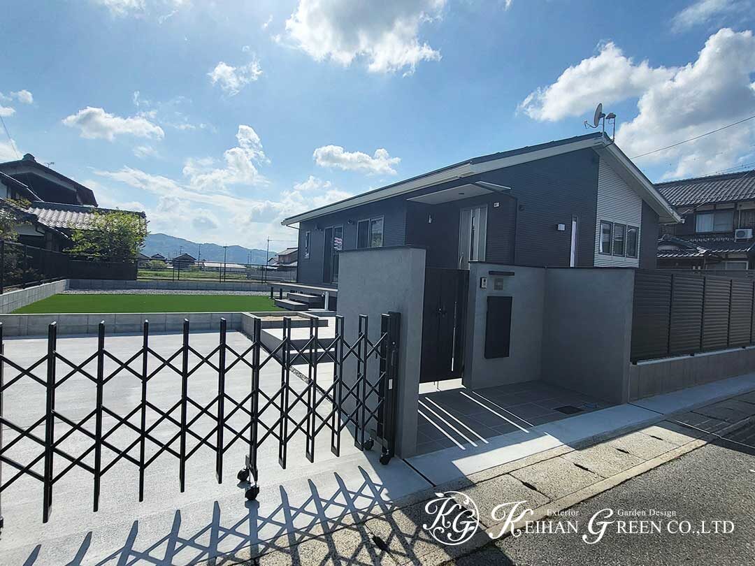 門まわりから庭へ、心地よくつながる住まい