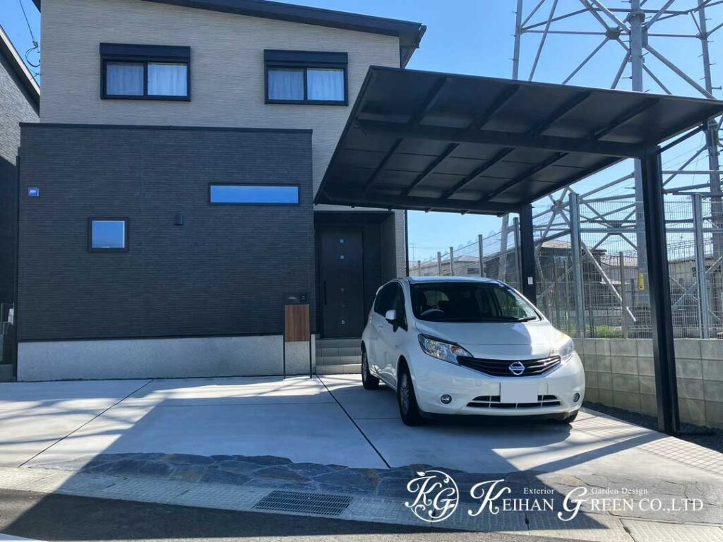 ブラックポリカで引き締めたシンプルモダン外構　草津市