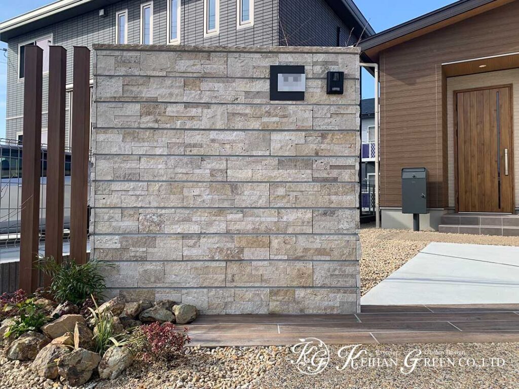 素材の組み合わせで魅せる、やさしいファサード　長浜市