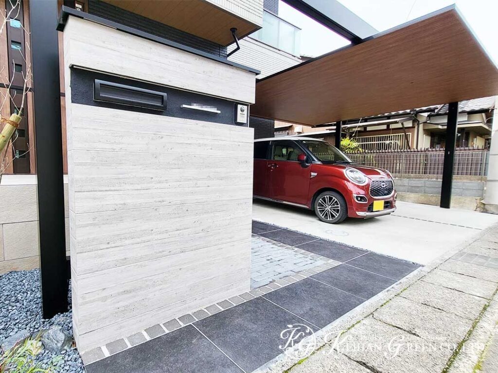 ブラックと木目で整える上質なファサード　大津市