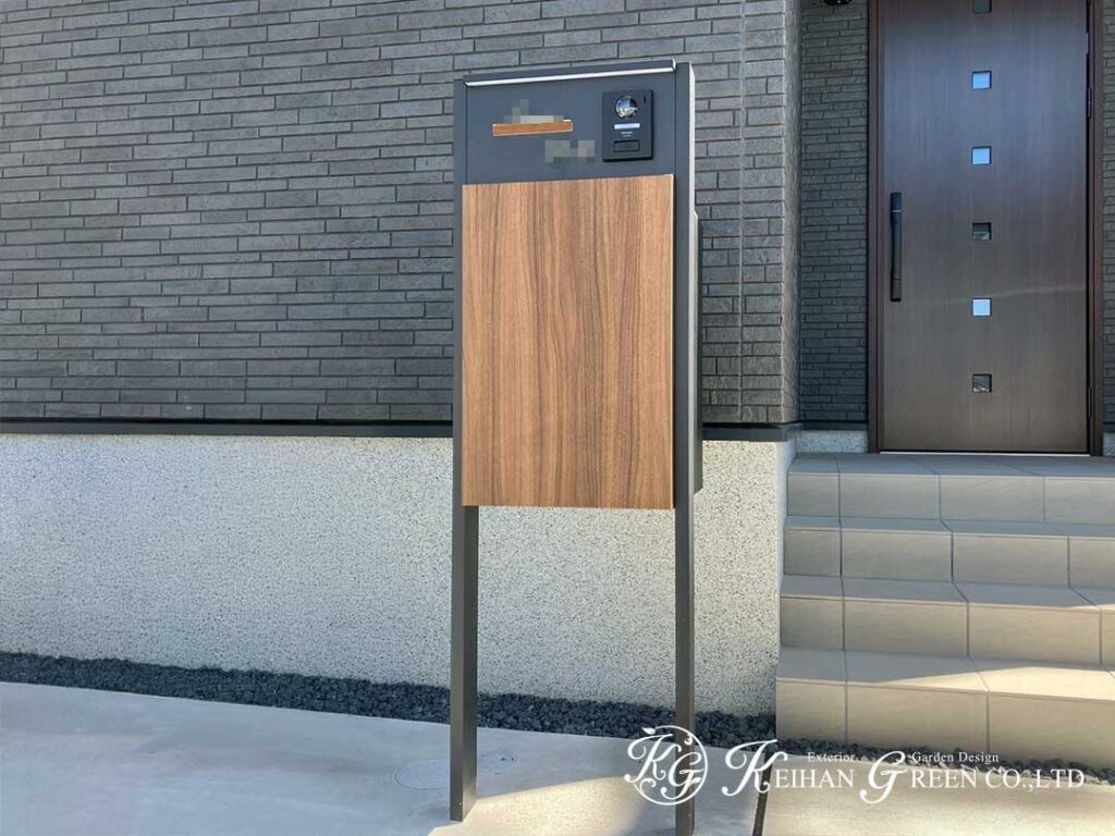 ブラックポリカで引き締めたシンプルモダン外構　草津市