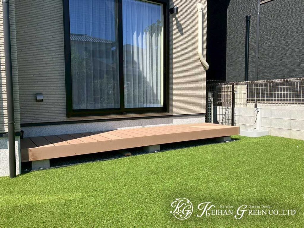 ブラックポリカで引き締めたシンプルモダン外構　草津市