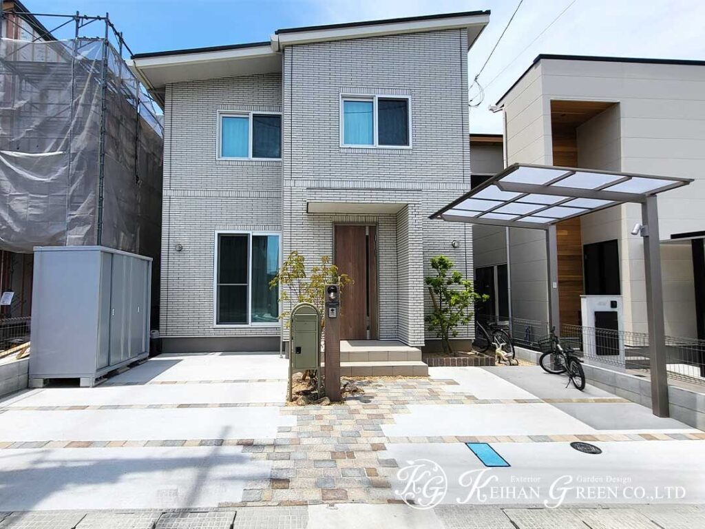 シンプルの中に温かみを感じる玄関まわり　大津市