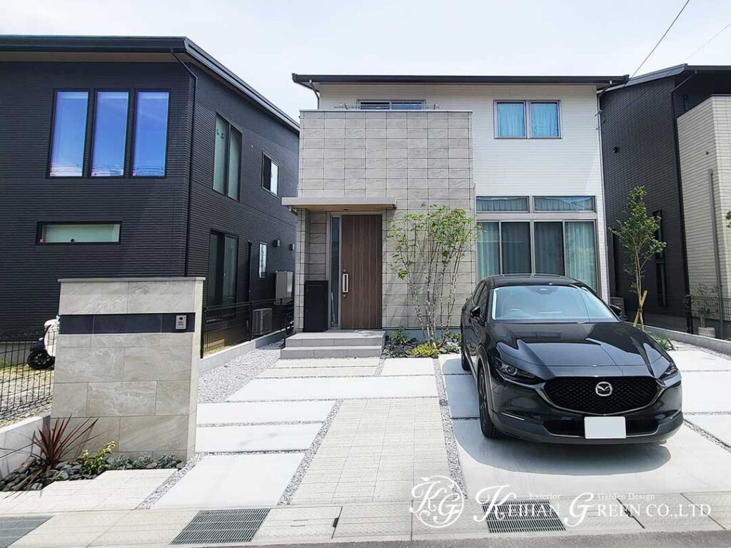 グレーを基調に植栽が映える新築外構　草津市