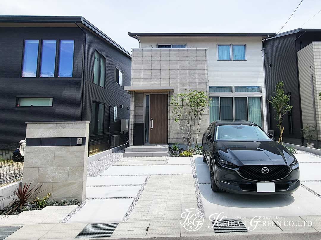 グレーを基調に植栽が映える新築外構　草津市