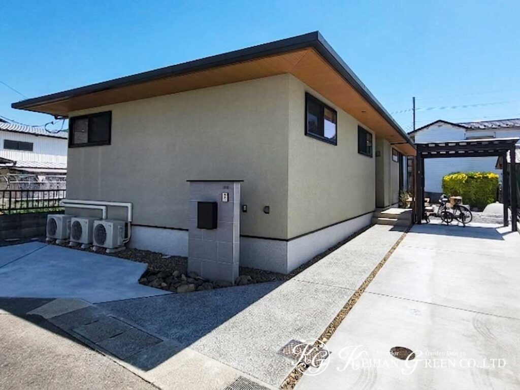 平屋の広がりを引き立てるすっきりデザイン　亀岡市