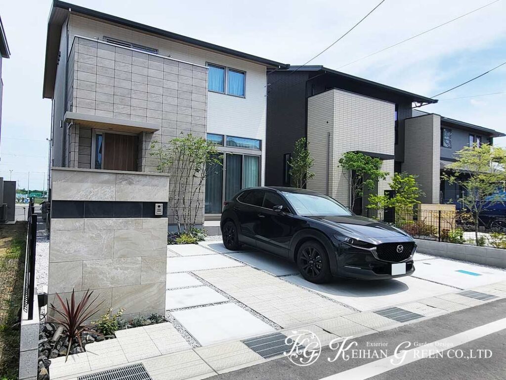 グレーを基調に植栽が映える新築外構　草津市
