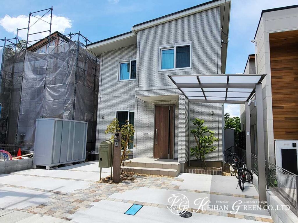シンプルの中に温かみを感じる玄関まわり　大津市