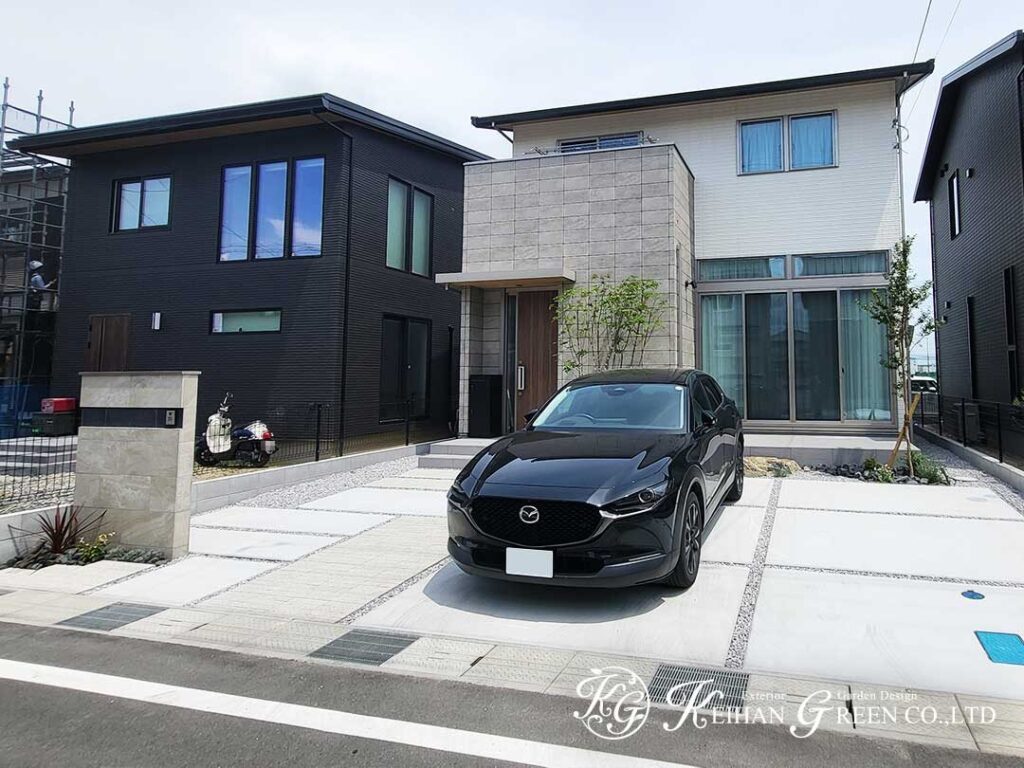 グレーを基調に植栽が映える新築外構　草津市