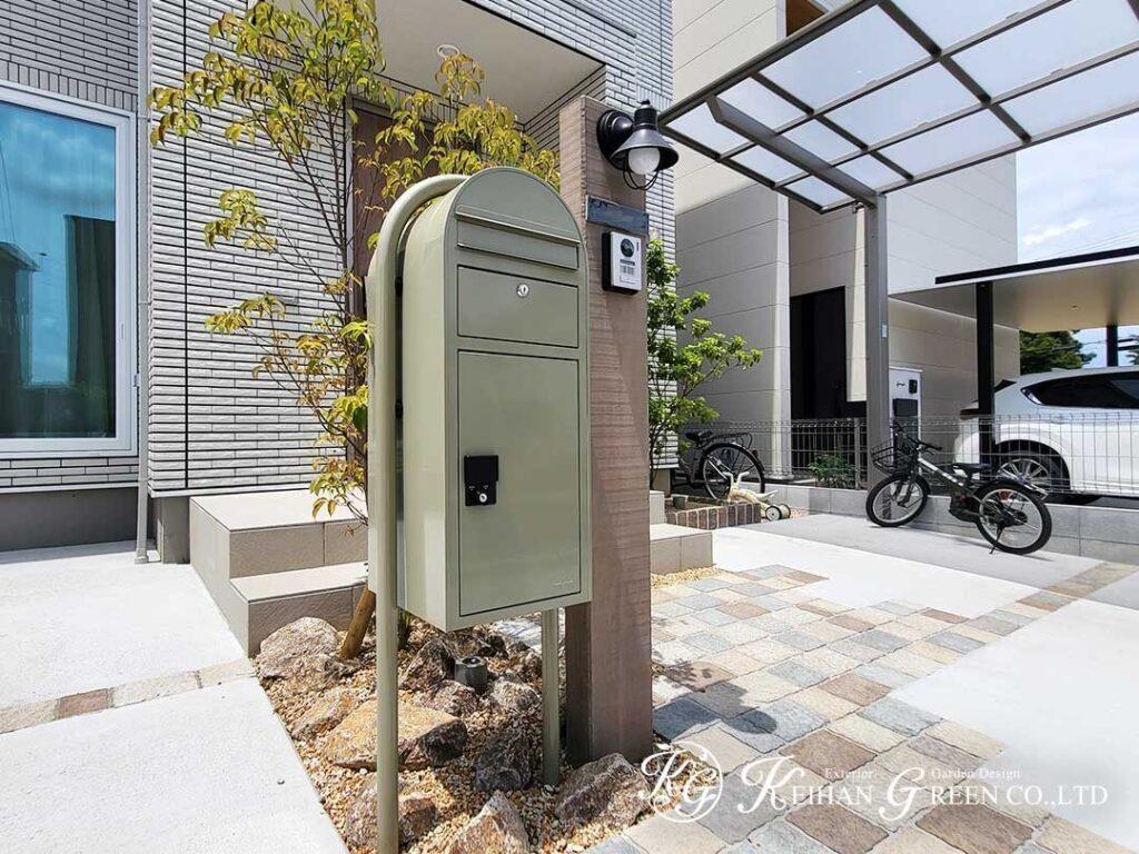シンプルの中に温かみを感じる玄関まわり　大津市