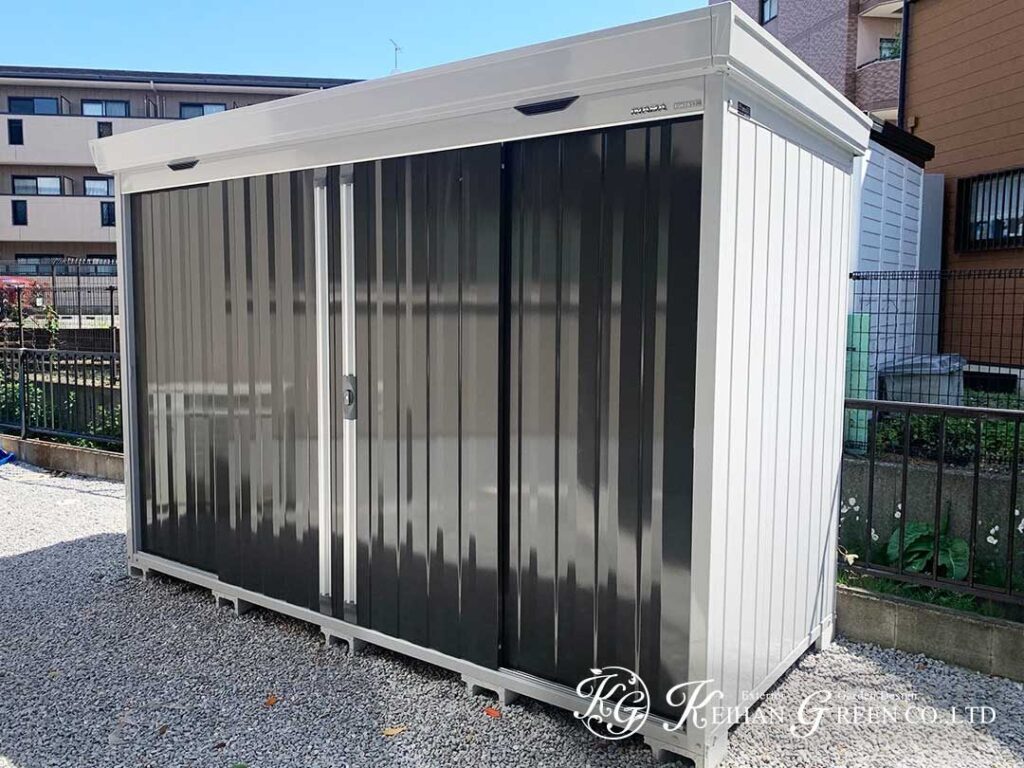 シンプルな素材でまとめた上品なエントランス　彦根市