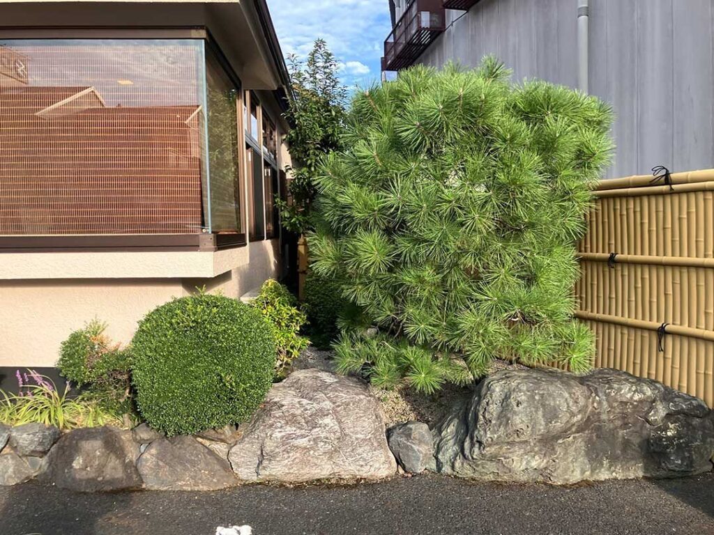 和の趣と品格を整えた、うなぎ料理店の店舗外構リフォーム　大津市