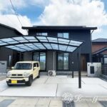 黒い外観に映える、ゆとりある外まわり　草津市