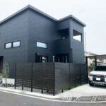 黒×木調でまとめた落ち着きのある外まわり　大津市