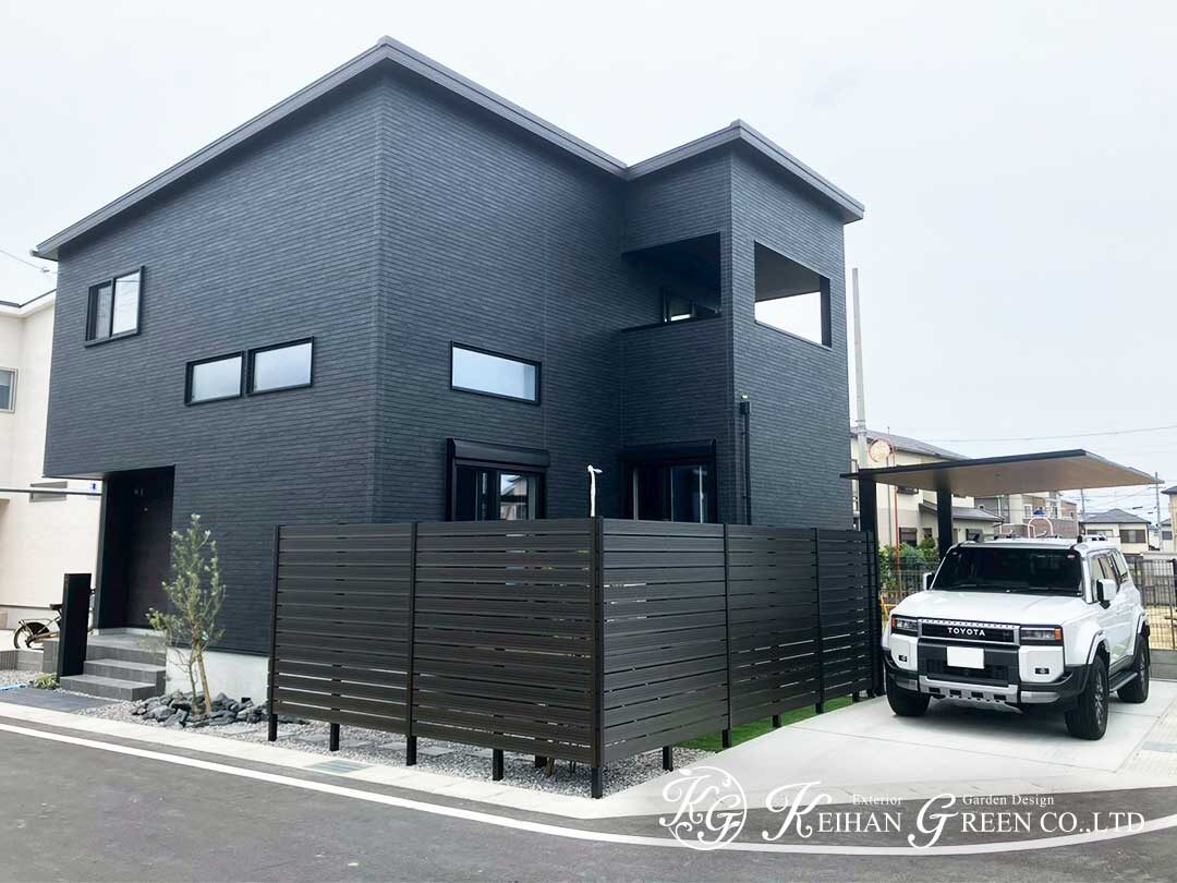 黒×木調でまとめた落ち着きのある外まわり　大津市