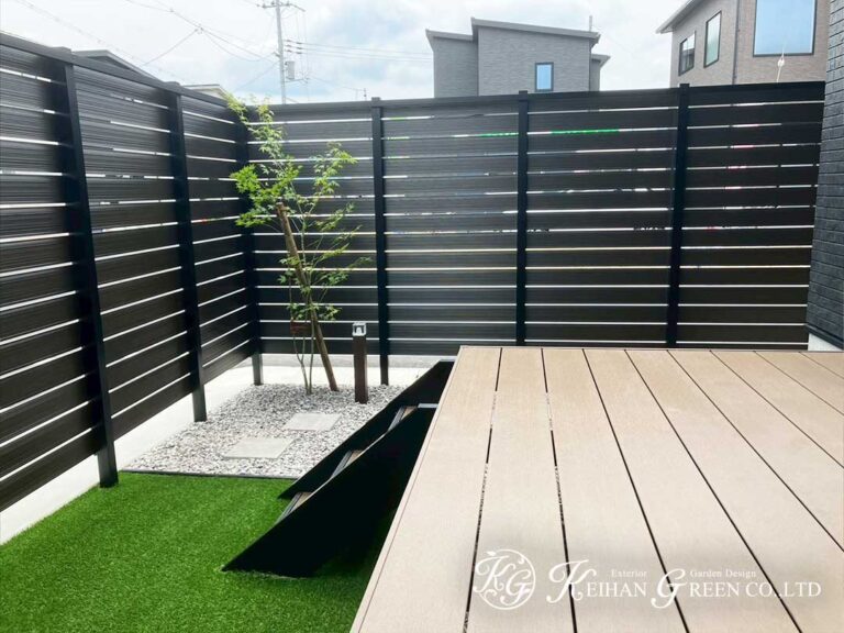 黒×木調でまとめた落ち着きのある外まわり　大津市