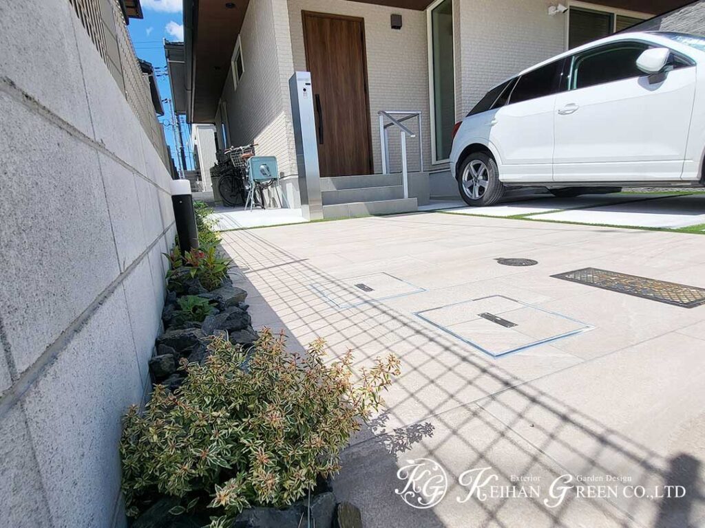 重厚な塀が迎える、洗練されたファサード　湖南市