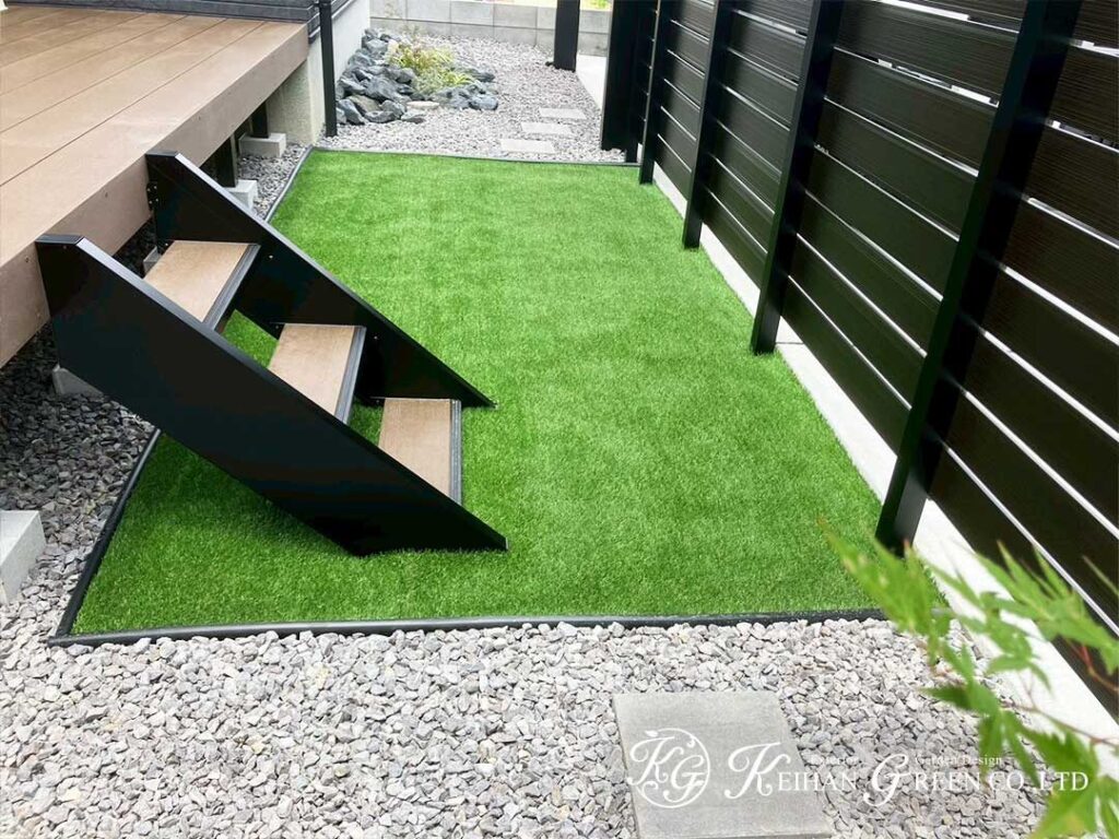黒×木調でまとめた落ち着きのある外まわり　大津市