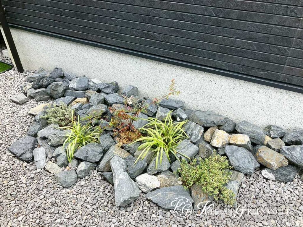 黒×木調でまとめた落ち着きのある外まわり　大津市