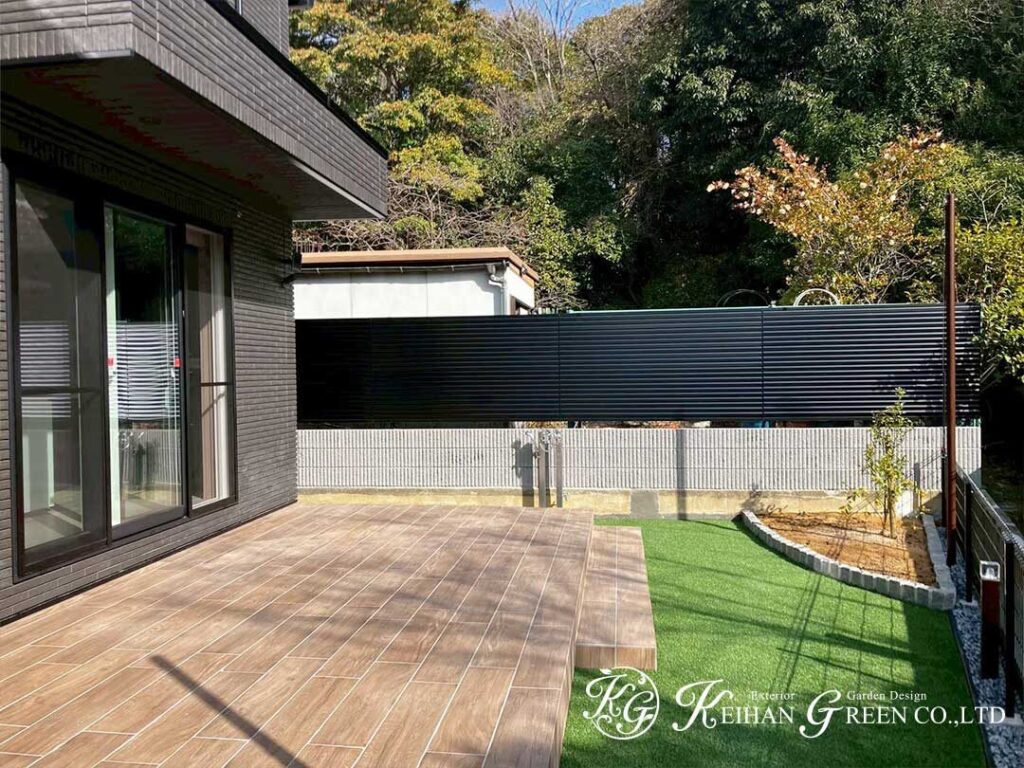 フレームと石調タイルが映える上質なファサード　豊中市