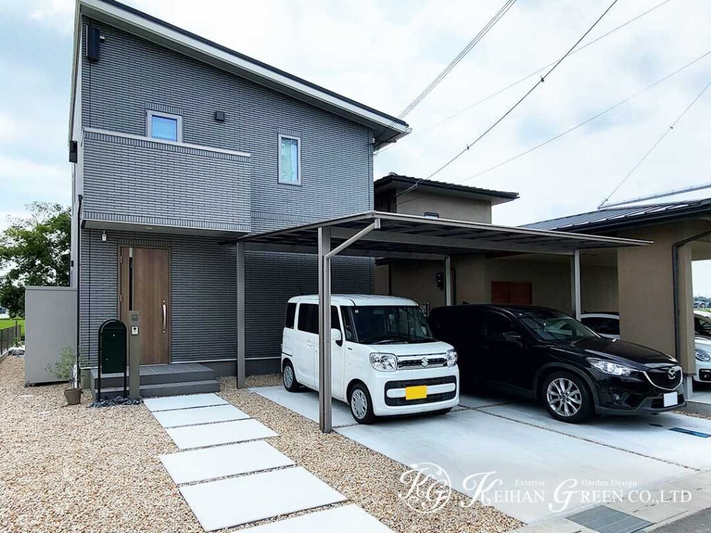 深いグリーンをアクセントにしたシンプルな外まわり　守山市