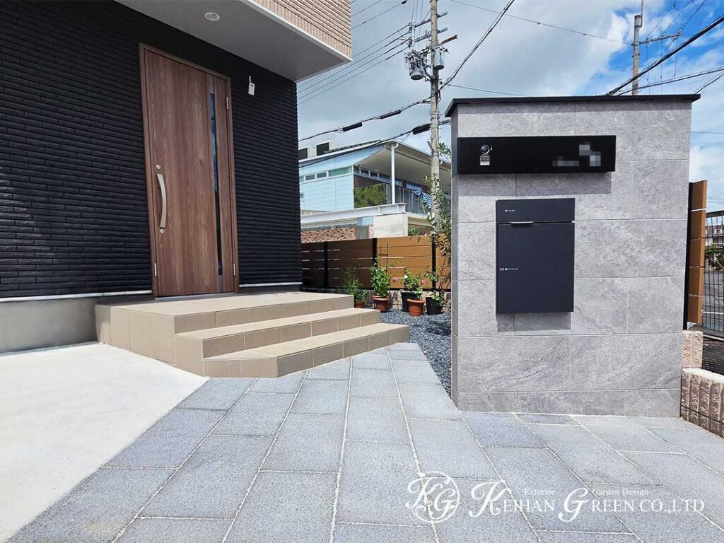 門塀を主役に、すっきりとまとめたファサード　草津市