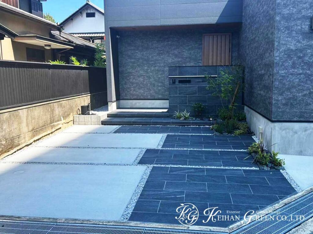 植栽と照明が映える、落ち着きのあるエントランス　大津市