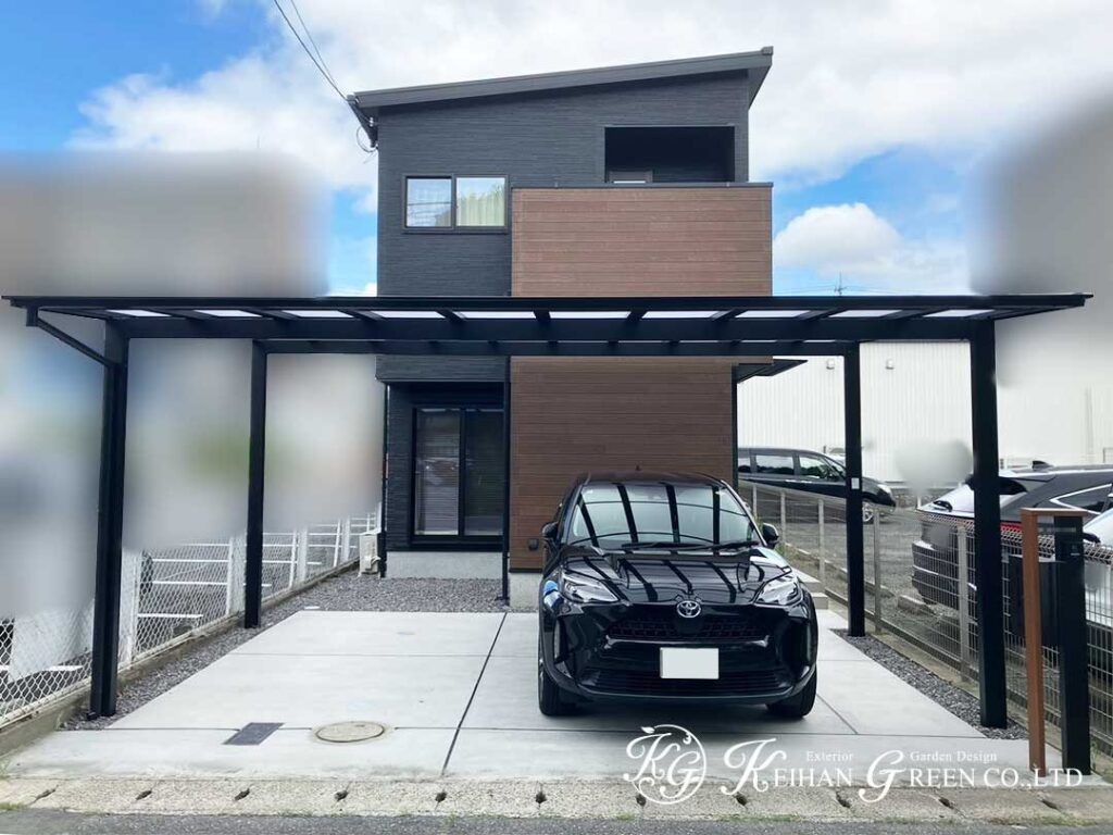 大きなカーポートがつくる、ゆとりある駐車スペース　大津市
