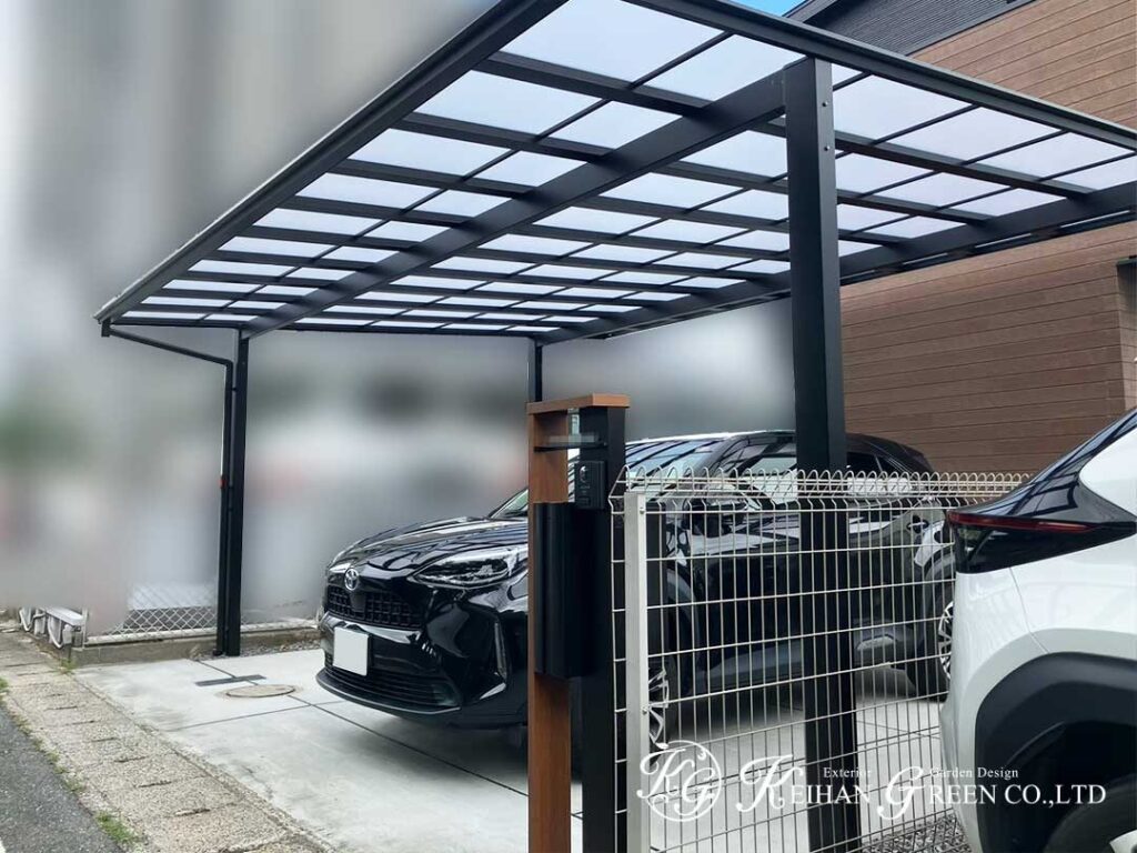 大きなカーポートがつくる、ゆとりある駐車スペース　大津市
