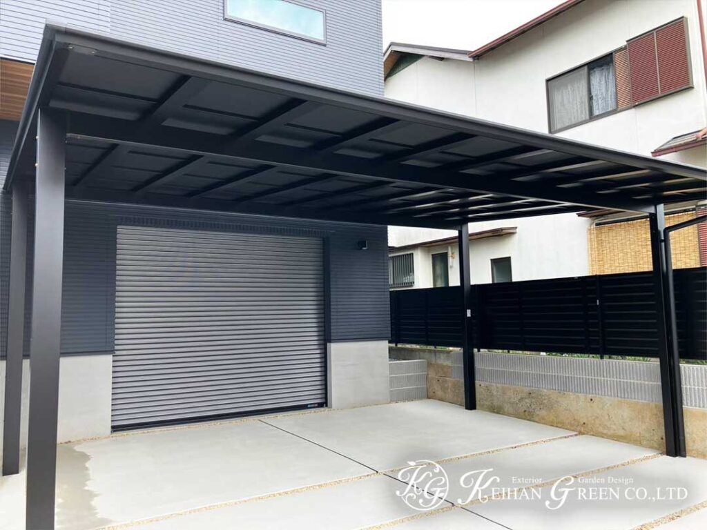 ヤシの木を主役にした、開放感のあるエントランス　大津市