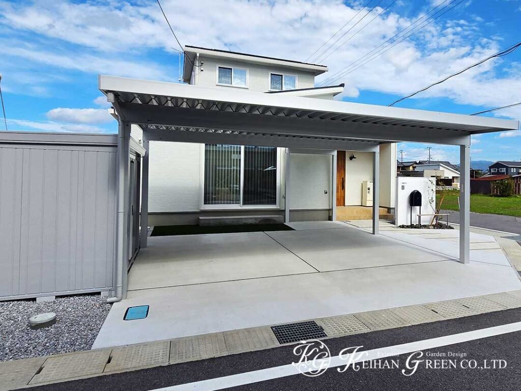 ゆとりある駐車スペースとやさしい雰囲気の門まわり　米原市
